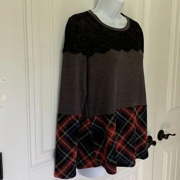 Maurices WOMENS COLOR BLOCK PLAID AND LACE DETAIL LONG SLEEVE TOP NWT SIZE SMALL - Picture 4 of 9